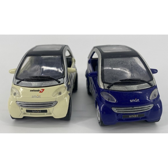 Maisto Smart City Coupe Scale 1/33 Cars Lot Of (2) - 1 Swissair and 1 Blue - Picture 4 of 9